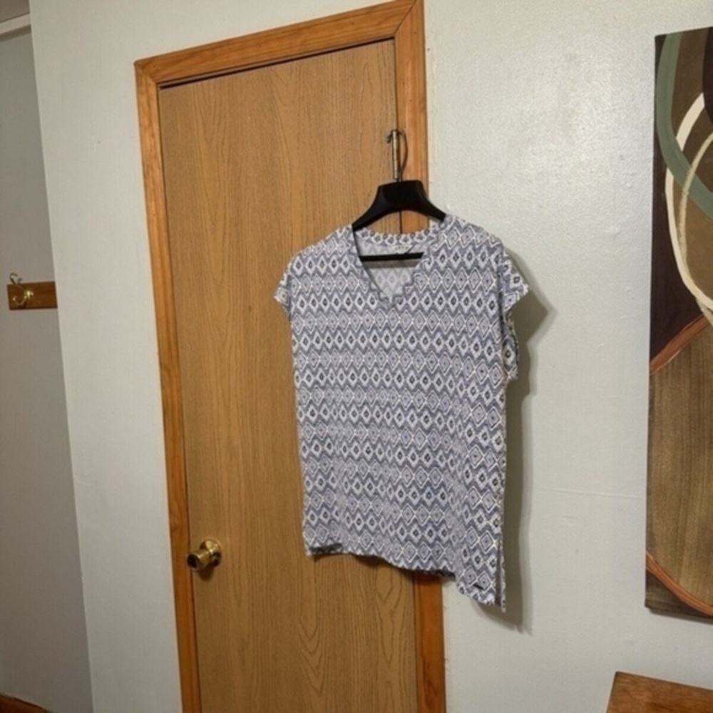 Orvis Medium Multi-Color w/Geometric Print Cap Sleeve V-Neck Knit Top - EUC